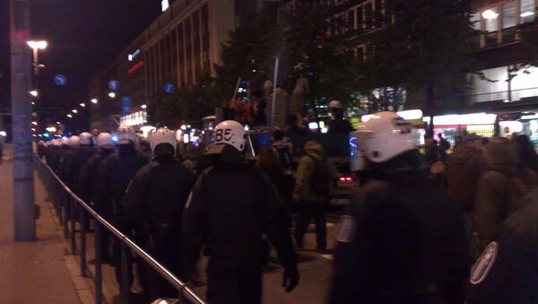 Lined with riot police - Sputnik International