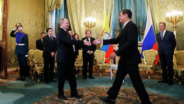 Russian President Vladimir Putin, foreground left,  with his Ecuadorian counterpart Rafael Correa - Sputnik International