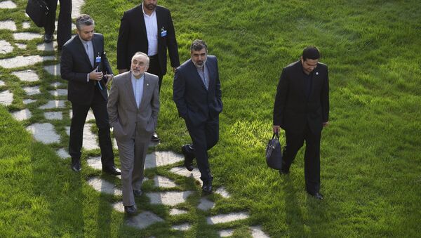 The head of the Atomic Energy Organisation of Iran Ali Akbar Salehi (2nd L) walks outside before a negotiating session with the United States and the European Union over Iran's nuclear program in Lausanne March 20, 2015 - Sputnik International