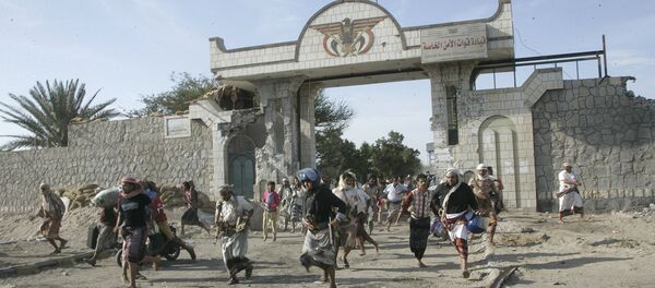 Militia men loyal to Yemen's President Abd-Rabbu Mansour Hadi loot the barracks of the Special Forces in the southern port city of Aden Militia men loyal to Yemen's President Abd-Rabbu Mansour Hadi loot the barracks of the Special Forces in the southern port city of Aden - Sputnik International