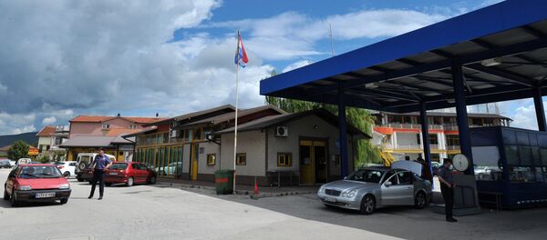 Police officer stand at the border crossing between Croatia and Bosnia, near the Croatian town of Metkovic Police officer stand at the border crossing between Croatia and Bosnia, near the Croatian town of Metkovic - Sputnik International