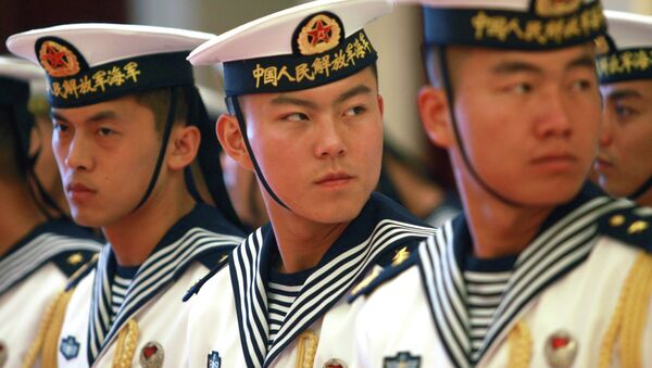 A military honor guard prepares for US Chief of Naval Operations Admiral Jonathan Greenert's visit with Commander in Chief of the PLA Navy Adm. Wu Shengli at a welcoming ceremony at the PLA Navy headquarters outside Beijing, China - Sputnik International
