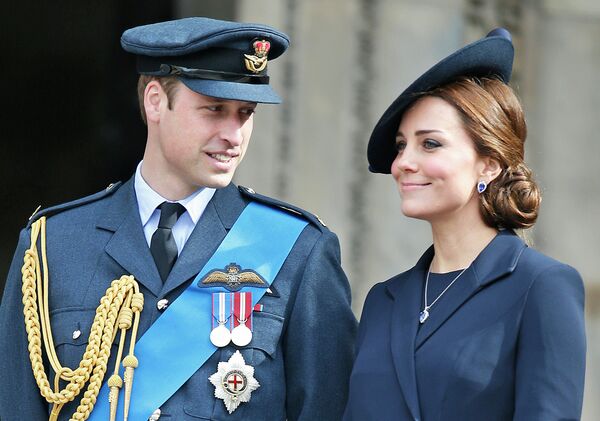 Britain's Duke of Cambridge and Duchess of Cambridge stand at the steps of St Paul's Cathedral, in central London - Sputnik International
