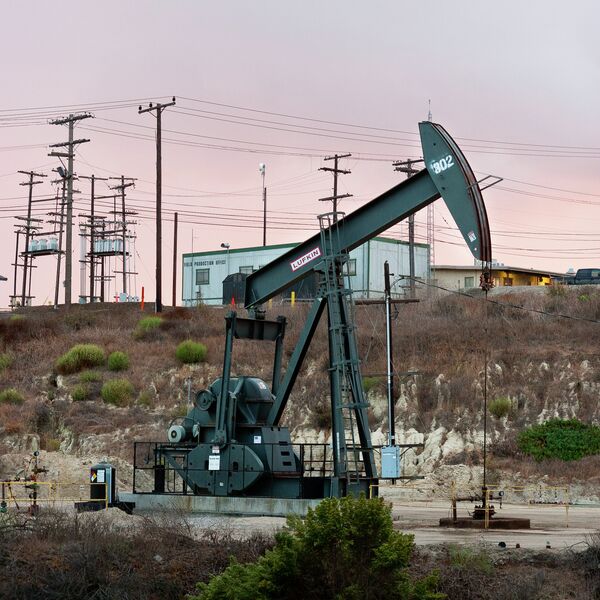 An oil well in California An oil well in California - Sputnik International