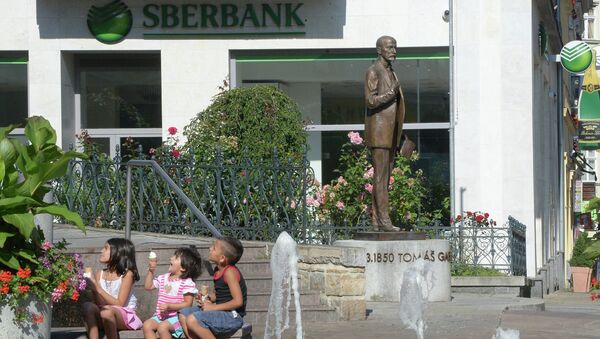 Photo: Monument to Czechoslovakian President Tomas Masaryk near a branch of Sberbank in the town of Karlovy Vary, Czech Republic. - Sputnik International