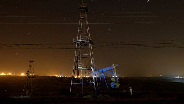 An oil pump at work near Ploiesti, Romania. - Sputnik International