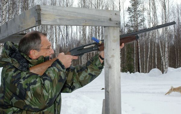 Russian Foreign Minister Sergei Lavrov hunting in Khanty-Mansiisk. - Sputnik International