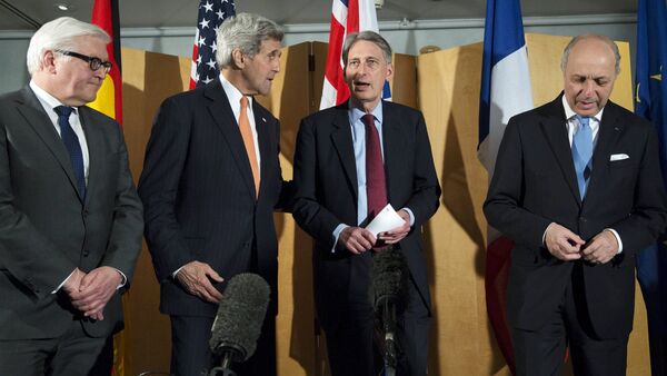 German Foreign Minister Frank Walter Steinmeier (L), U.S. Secretary of State John Kerry (2nd L), British Foreign Secretary Philip Hammond and French Foreign Minister Laurent Fabius (R) talk after Secretary Hammond made a statement about their meeting regarding recent negotiations with Iran over Iran's nuclear program in London, England March 21, 2015 - Sputnik International