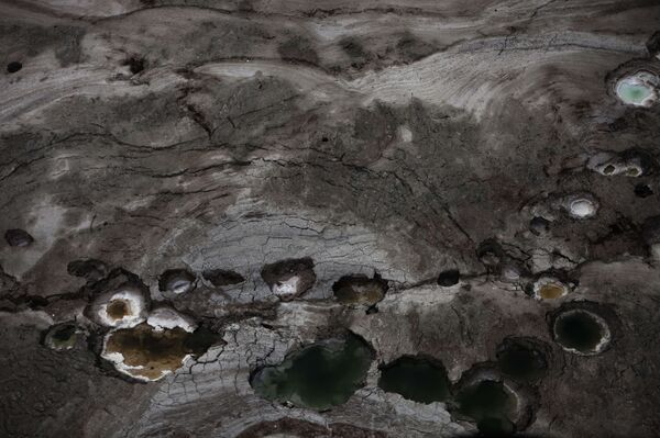 An aerial view photo shows sinkholes created by the drying of the Dead Sea, near Kibbutz Ein Gedi An aerial view photo shows sinkholes created by the drying of the Dead Sea, near Kibbutz Ein Gedi - Sputnik International