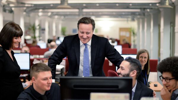 British Prime Minister David Cameron meets staff at Covea Insurance at Dean Clough Mills in Halifax, northern England - Sputnik International