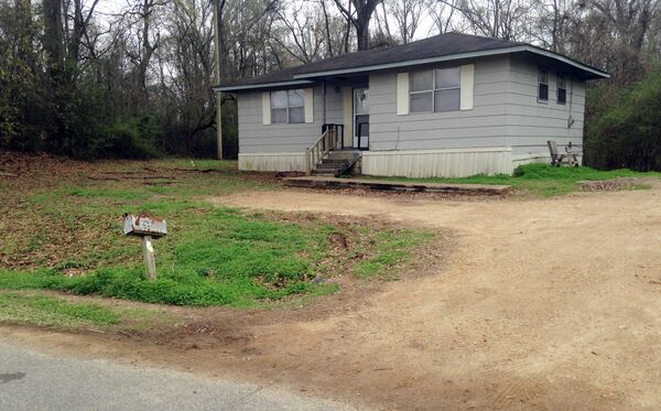 The Port Gibson, Miss., home of Otis Byrd, an ex-convict reported missing by his family more than two weeks ago, is shown, Friday, March 20, 2015. The Port Gibson, Miss., home of Otis Byrd, an ex-convict reported missing by his family more than two weeks ago, is shown, Friday, March 20, 2015. - Sputnik International