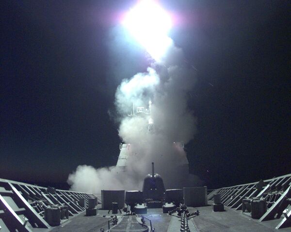 A Tomahawk cruise missile launches from the bow of the US Navy cruiser USS Philippine Sea at targets throughout Yugoslavia and Kosovo, 24 March, 1999. - Sputnik International