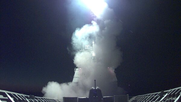 A Tomahawk cruise missile launches from the bow of the US Navy cruiser USS Philippine Sea at targets throughout Yugoslavia and Kosovo, 24 March, 1999. - Sputnik International