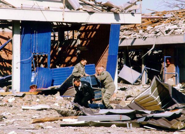 Workers clean the debris of a police training centre in Novi Sad, in the north of Yugoslavia 25 March 1999 which was destroyed during NATO air strikes, according to the official Yugoslav news agency, Tanjug. - Sputnik International