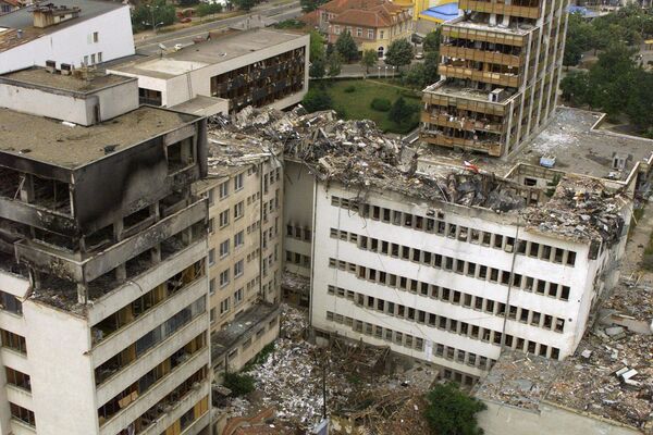 An aerial view taken 15 June 1999 of the Pristina central post office which was destoyed by NATO bombing. - Sputnik International