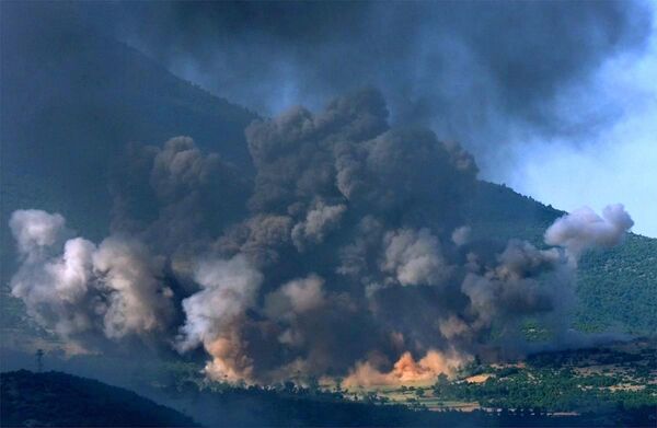 The Kosovo village of Gorozhubi comes under attack by U.S. B-52 bombers Sunday June 6 1999. The Kosovo village of Gorozhubi comes under attack by U.S. B-52 bombers Sunday June 6 1999. - Sputnik International