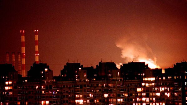 Flames from an explosion light up the Belgrade skyline near a power station after NATO cruise missiles and warplanes attacked Yugoslavia late Wednesday, March 24, 1999 - Sputnik International