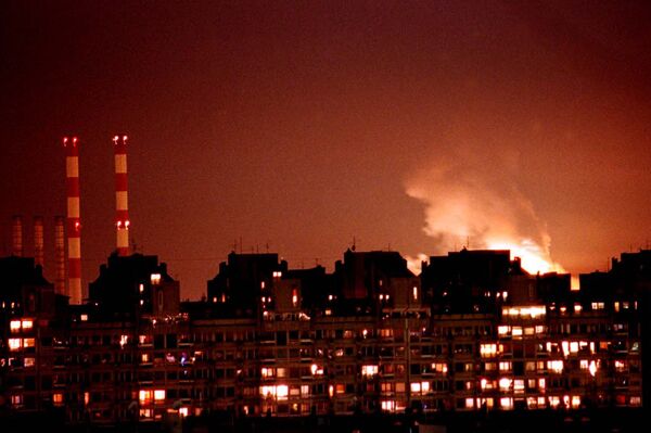 Flames from an explosion light up the Belgrade skyline near a power station after NATO cruise missiles and warplanes attacked Yugoslavia late Wednesday, March 24, 1999 - Sputnik International