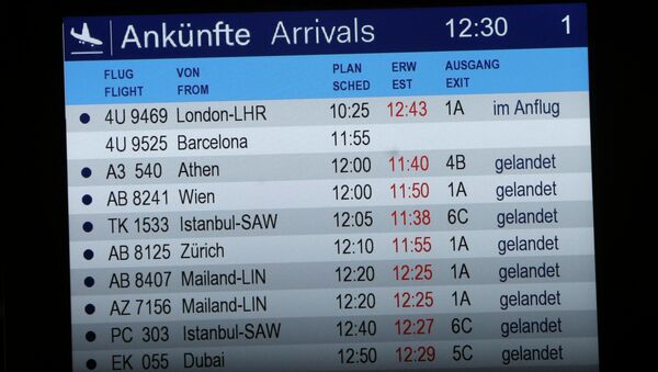 The arrivals board shows flight 4U 9525 without a status at the airport in Duesseldorf, Germany, Tuesday, March 24, 2015 - Sputnik International