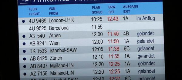 The arrivals board shows flight 4U 9525 without a status at the airport in Duesseldorf, Germany, Tuesday, March 24, 2015 - Sputnik International