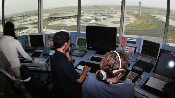 Air controllers man the air traffic at Roissy airport, near Paris - Sputnik International
