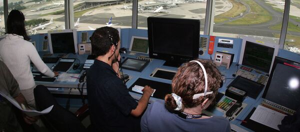 Air controllers man the air traffic at Roissy airport, near Paris - Sputnik International