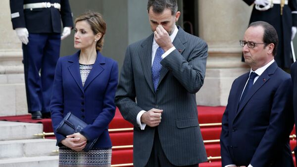 French President Francois Hollande (R), Spain's King Felipe VI and his wife Queen Letizia deliver a speech at the Elysee palace in Paris, March 24, 2015. - Sputnik International