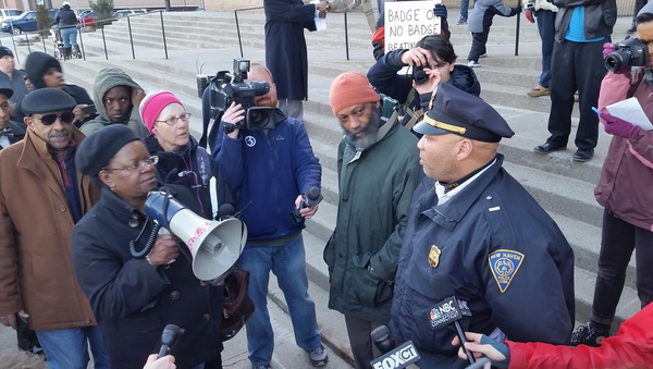 Protesters marched through the streets of New Haven, Connecticut on Monday, in response to the latest example of police brutality against minorities: the violent arrest of a teenage girl. - Sputnik International