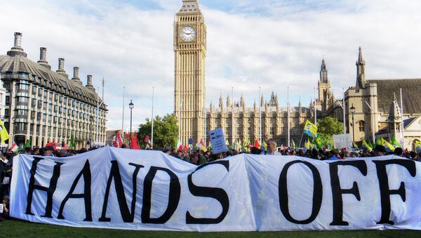 An anti-TTIP protest meeting at Parliament Square, London - Sputnik International