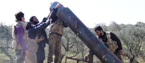Rebel fighters from Suqour al-Sham Brigade prepare to launch a locally made shell towards forces loyal to Syria's president Bashar Al-Assad who are stationed in checkpoints surrounding the city of Idlib - Sputnik International