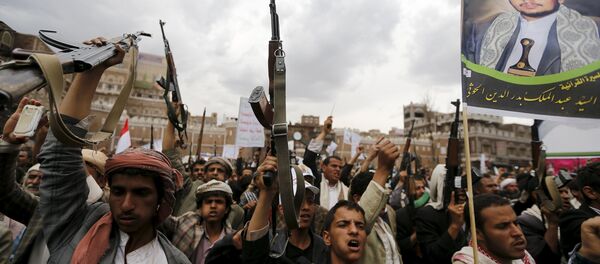 Shi'ite Muslim rebels holding up their weapons in a rally against Saudi-led airstrikes, Sana'a, Yemen Shi'ite Muslim rebels holding up their weapons in a rally against Saudi-led airstrikes, Sana'a, Yemen - Sputnik International