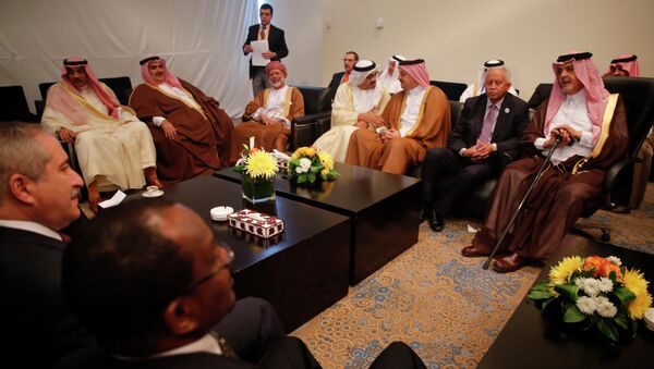 Arab foreign ministers talk informally in a lounge of the conference center before a formal meeting of Arab foreign ministers, in Sharm el-Sheikh, South Sinai, Egypt - Sputnik International