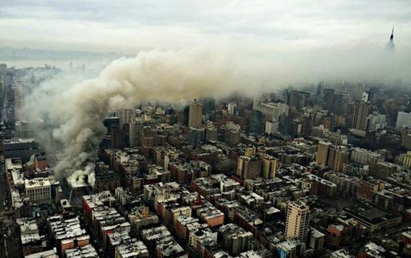 Smoke rises from the scene of a large fire and a partial building collapse in the East Village neighborhood of New York - Sputnik International