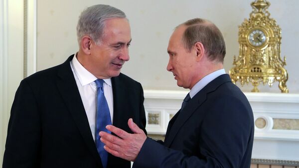 Russia's President Vladimir Putin (R) and Israeli Prime Minister Benjamin Netanyahu speak during their meeting at Putin's residence in the Black Sea resort of Sochi, on May 14, 2013 - Sputnik International