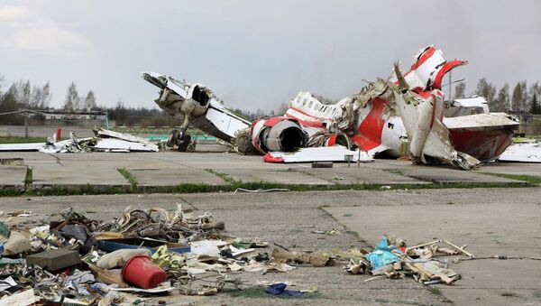 Polish President Lech Kaczynski's Tu-154 aircraft debris at Smolensk airfield's secured area - Sputnik International