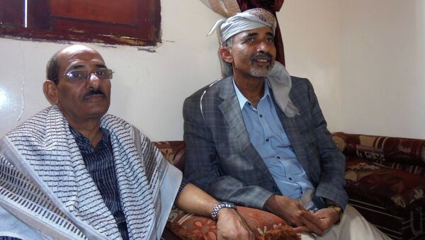Yemen's Defence Minister General Mahmoud al-Subaihi (R) sits with Governor of the southern province of Lahej, Ahmed al-Majidi in Subaihi's house in al-Subaiha area of Lahej, to which he arrived from the capital Sanaa March 8, 2015 - Sputnik International