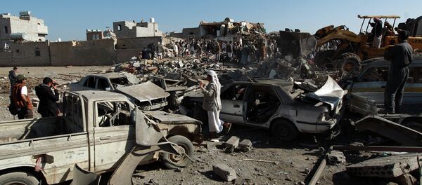 Yemenis stand at the site of a Saudi air strike against Huthi rebels near Sanaa Airport on March 26, 2015, which killed at least 13 people - Sputnik International