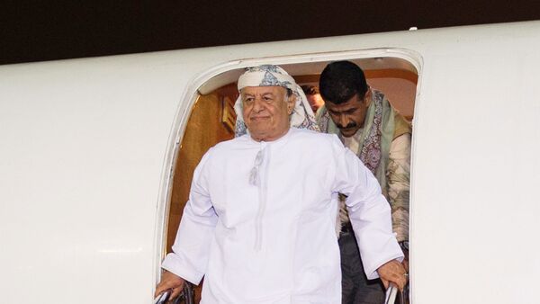 In this photo provided by the Saudi Press Agency (SPA), Yemen's President Abed Rabbo Mansour Hadi gets off an airplane as he arrives at an airbase in Riyadh, Saudi Arabia, Thursday, March 26, 2015 - Sputnik International