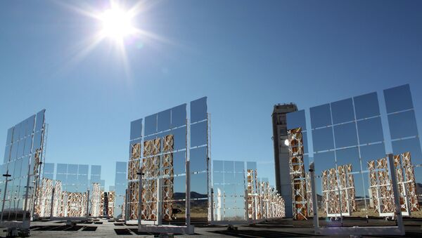 The sun shines above the field of mirrors that make up the National Solar Thermal Test Facility at Sandia National Laboratories in Albuquerque, New Mexico - Sputnik International