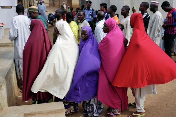Nigerians wait for to register before voting in Jere, some 60 kilometers (40 miles) from the capital Abuja, Nigeria Saturday, March 28, 2015 - Sputnik International