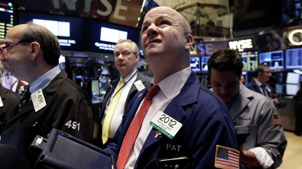 Trader Patrick Casey works on the floor of the New York Stock Exchange - Sputnik International