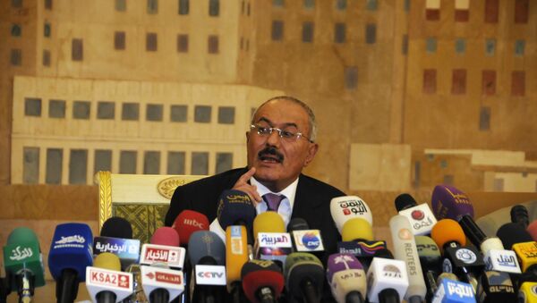 Yemen's Ex-president Ali Abdullah Saleh speaks to reporters during a press conference at the Presidential Palace in Sanaa, Yemen. File photo - Sputnik International