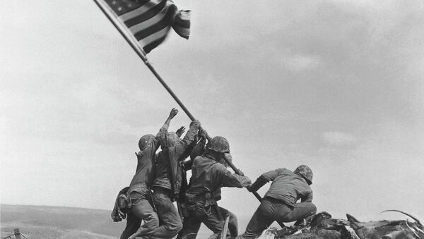 US Marines of the 28th Regiment, 5th Division, raise the American flag atop Mt. Suribachi, Iwo Jima - Sputnik International