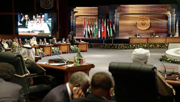 Arab heads of state meet as King Hamad bin Isa Al Khalifa of Bahrain, seen on screen, speaks, in Sharm el Sheik, South Sinai, Egypt, Saturday, March 28, 2015 - Sputnik International