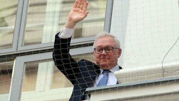 Russian Deputy Foreign Minister Sergei Ryabkov waves from the balcony of Palais Coburg where closed-door nuclear talks with Iran take place in Vienna, Austria, Sunday, Nov.23, 2014 - Sputnik International