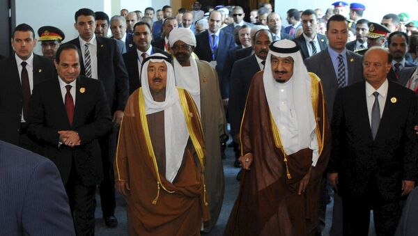 Egyptian President Abdel Fattah al-Sisi (L) stands with Kuwaiti Emir Sheikh Sabah al-Ahmad al-Sabah (2nd L), Saudi King Salman bin Abdulaziz al-Saud (2nd R), and Yemeni President Abd-Rabbu Mansour Hadi (R), during the 26th Arab Summit in Sharm al-Sheikh, in the South Sinai governorate, south of Cairo - Sputnik International