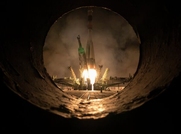 Soyuz Spacecraft Lifts Off With Historic ISS Expedition Aboard - Sputnik International