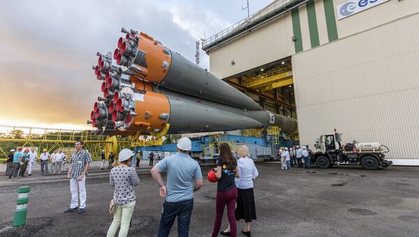 A Soyuz rocket is moved from its assembly building to its launch pad at the Guiana Space Centre in Kourou, French Guiana, on March 24, 2015 - Sputnik International