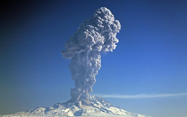 Shiveluch eruption on March 25 - Sputnik International