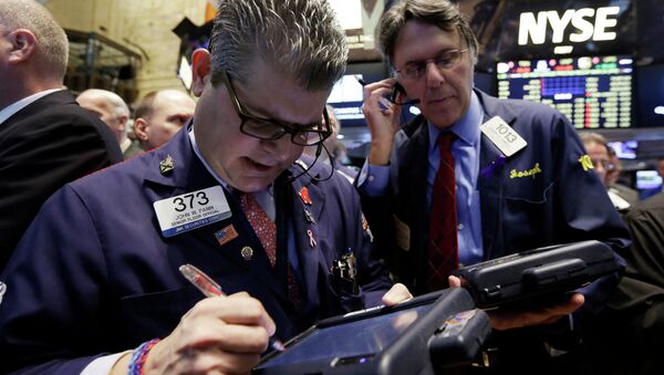 Trader John Panin, left, works on the floor of the New York Stock Exchange - Sputnik International